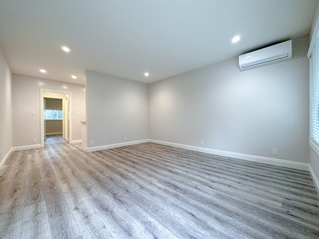 6446 Lexington