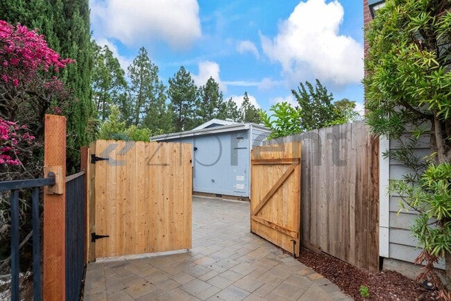 Building Photo - 10112 Westminster Ct