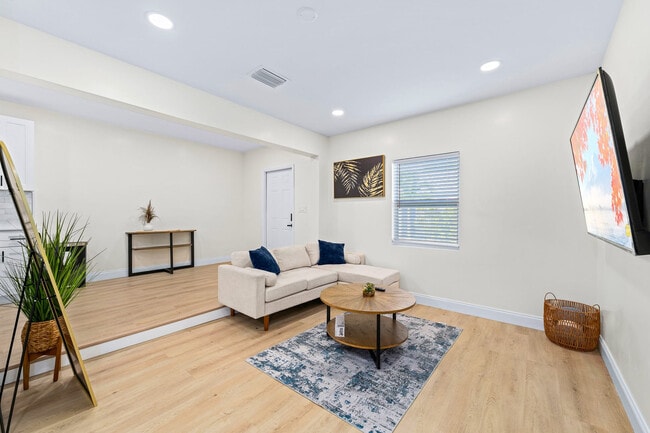 Building Photo - 4603 N Ocean Blvd Rental