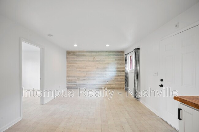 910 Shelby Ave Unit 201