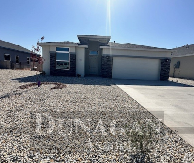 Building Photo - The Luke floor plan 3 Bedroom 2 bath Water... Rental