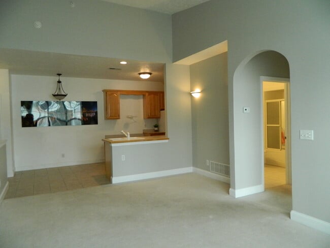 Kitchen - 248 Adams Pointe Blvd Unit 5