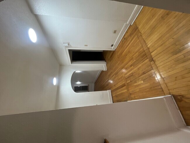 Photo - 2408 E 77th St