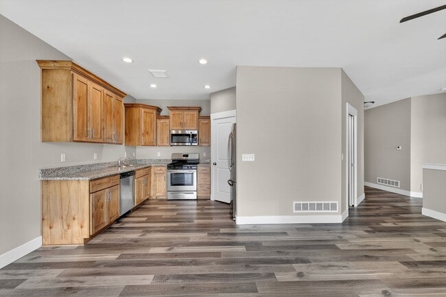 Photo - 4 bed 3 bath twin home in Idaho Falls 2 sets of washer and dryers are included in this unit