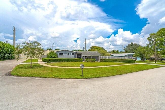 Photo - 9091 SW 49th St