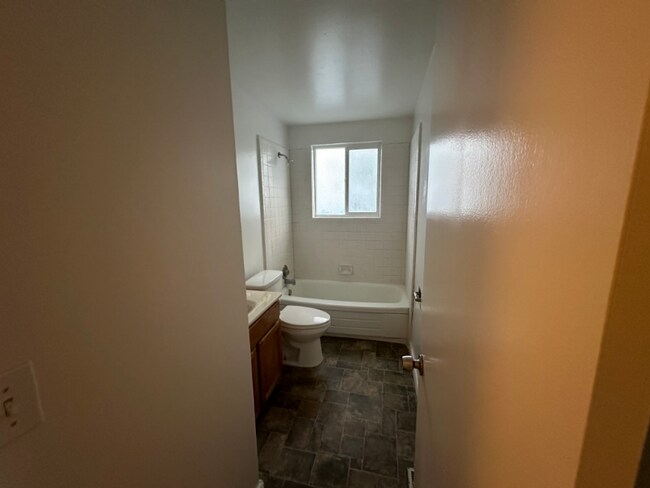 Photo - 171 S Coleman St Unidad B