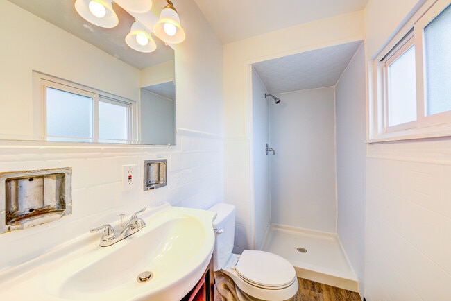 Photo - 714 Industry St