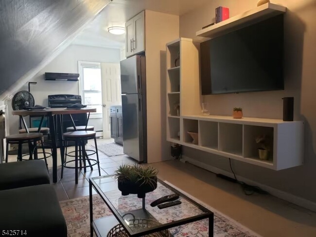 Photo - 187 Milford Ave Unit 3