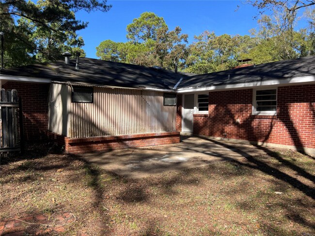 Photo - 3653 Cloverdale Rd