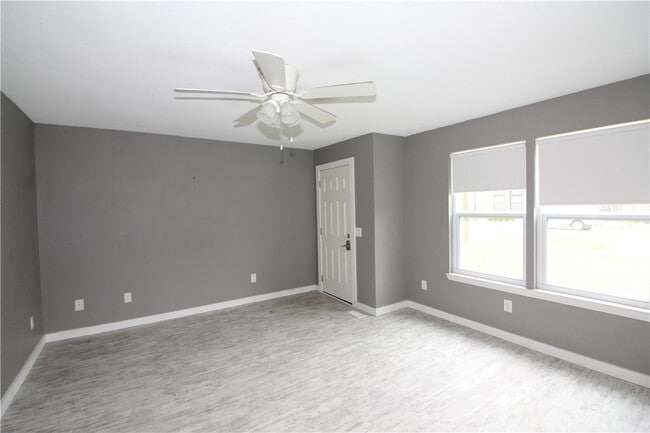 Photo - 203 SE 7th St