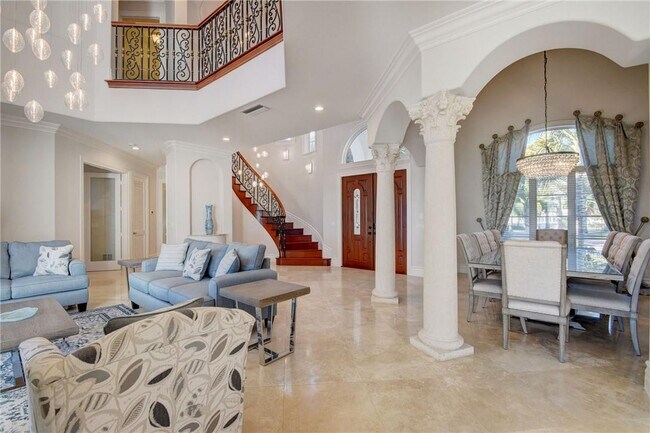 1320 S Lakeside Dr