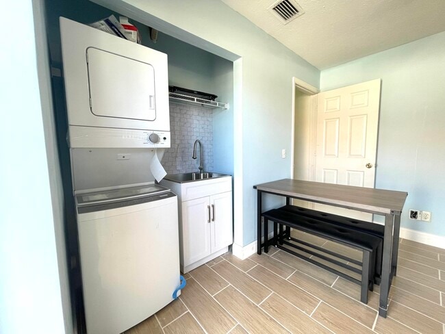 Photo - 5753 SE Mercedes Ave