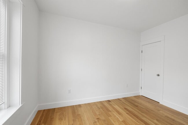 Photo - 1010 Cambridge St