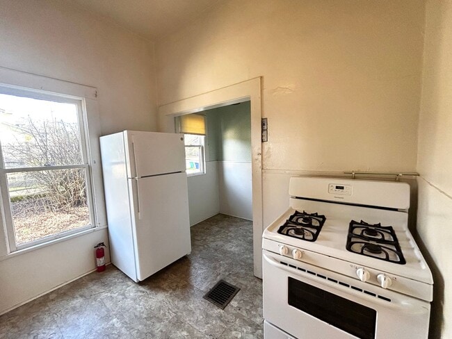 Photo - SE Portland 2 Bedroom Home!