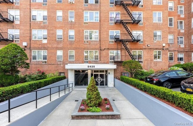 Building Photo - 5425 Valles Ave Unit 2A