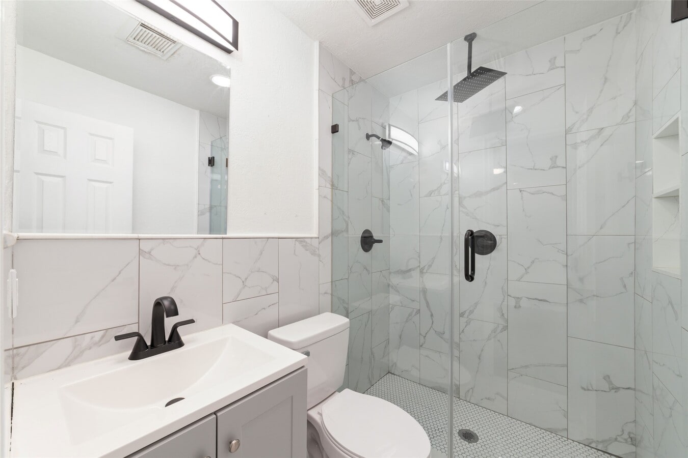 Photo - 802 E 33rd St