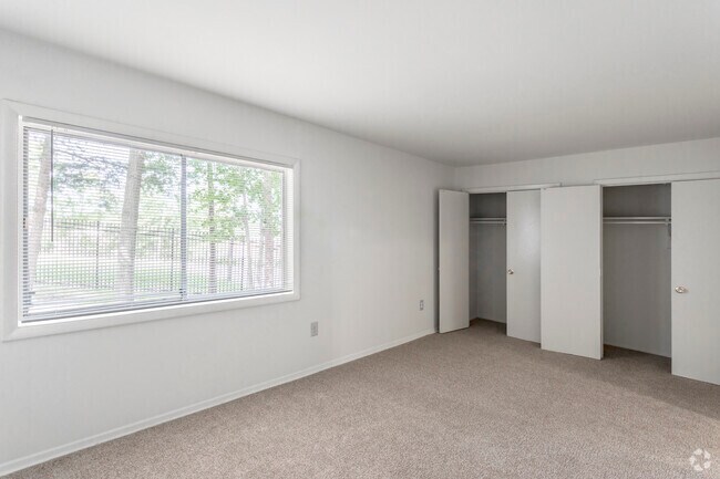 2 BR, 1 BA - 875 SF