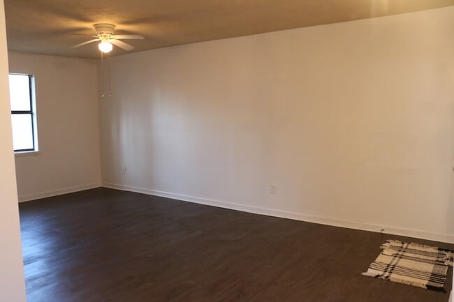 Photo - 124 Oak Park Ct