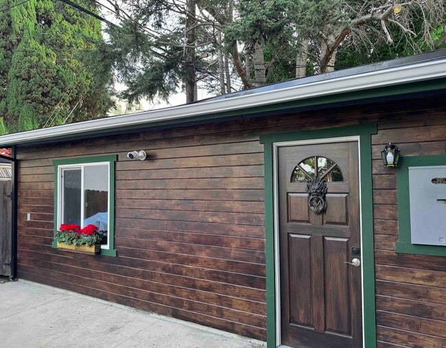 Building Photo - 1108 N Sweetzer Ave