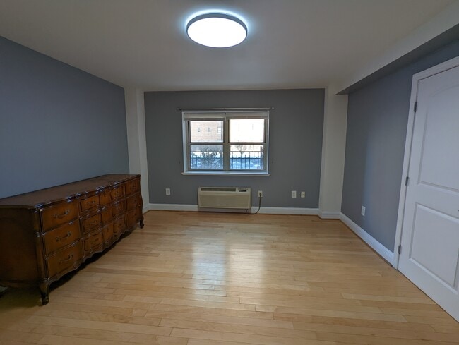 Bedroom - 70 S Munn Ave Unit 102