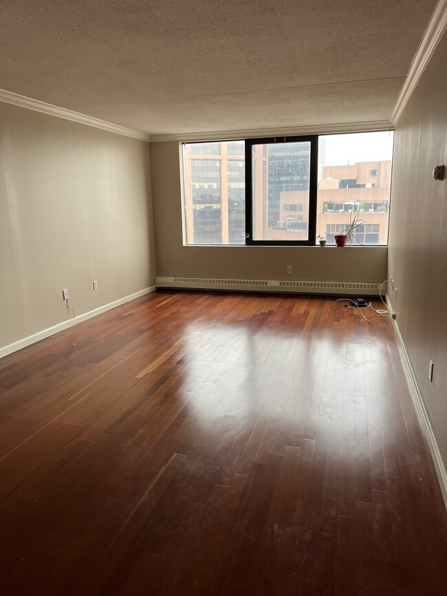 northfacing apartment on higher floor with views - 4 Martine Ave Condo Unit 1104