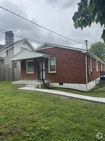 Building Photo - 1908b Riverside Dr Rental