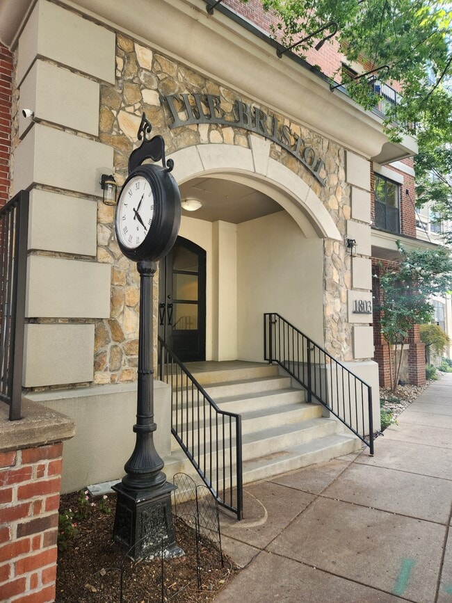 Building Photo - 1803 Broadway