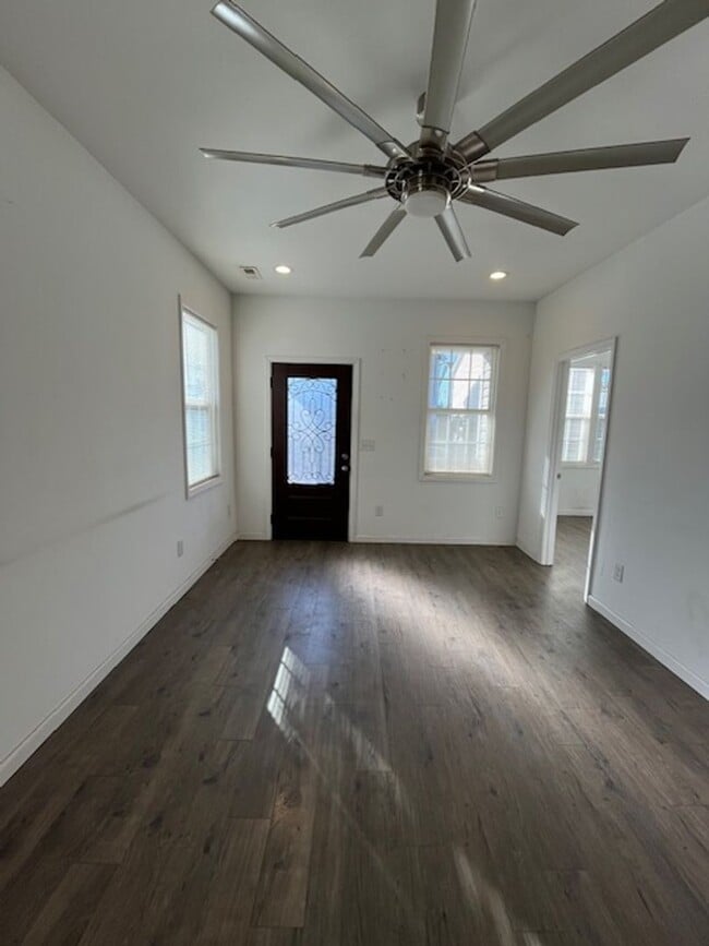 Photo - 3 bedroom, 2 bathroom built in 2020 near downtown!