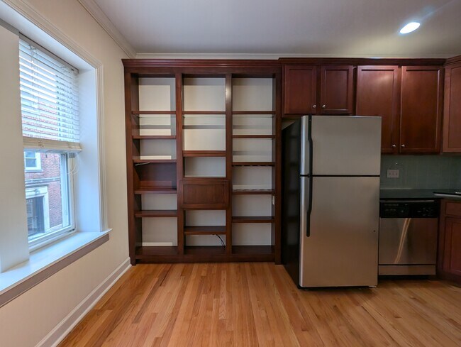 3246 N Clifton Ave Unit 3246-E1