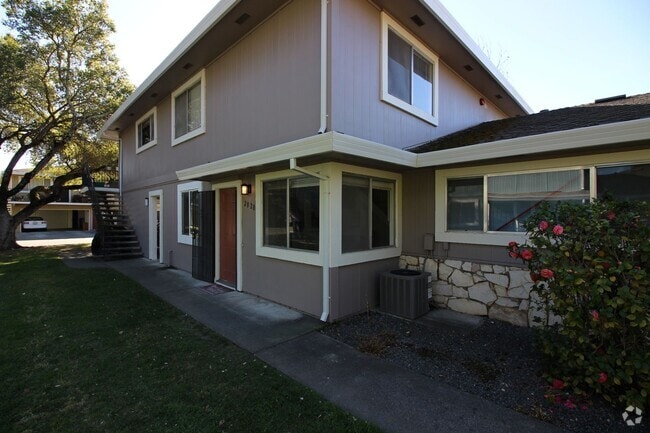 Building Photo - 2 Bedroom Condo Near Coddingtown