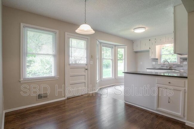 Photo - 11917 Sycamore Ave