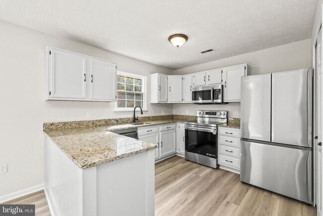 Photo - 306 Kings Crest Dr