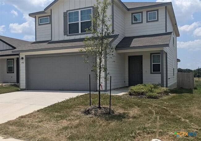 Photo - 452 Lynwood Gold