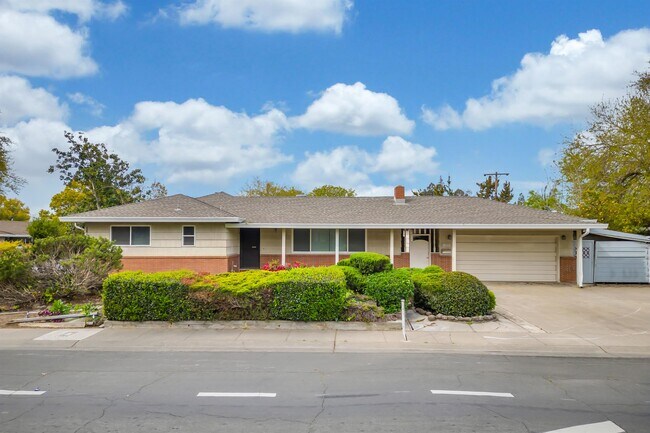 Photo - 1020 Seamas Ave House