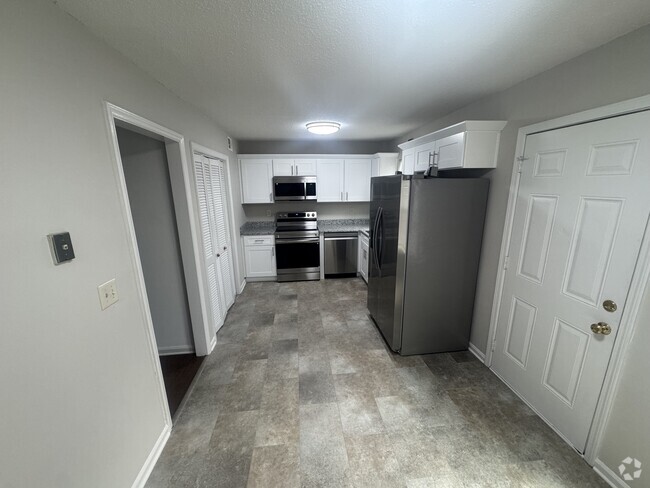 Building Photo - 1306 Huntington Dr Unit D Rental