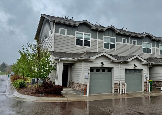 Wonderful End Unit 2 Bed/2.5 Bath Townhome... - Wonderful End Unit 2 Bed/2.5 Bath Townhome...