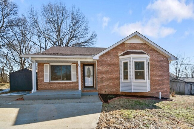 Building Photo - Pet Friendly Three Bedroom!