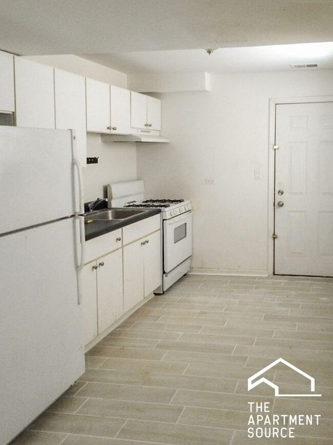 Building Photo - 2009 W Cortez St Unit 12