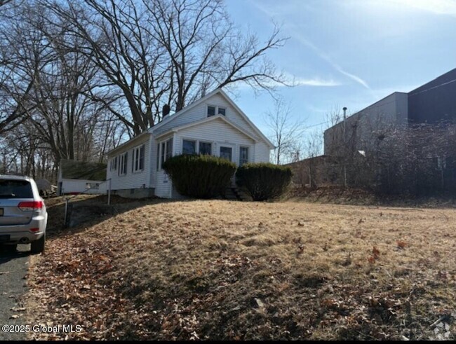 Building Photo - 620 Watervliet Shaker Rd Rental