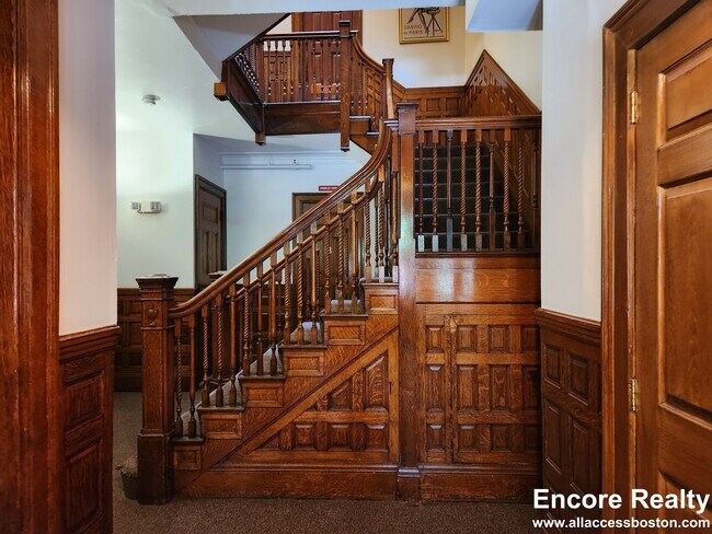 Photo - 1061 Beacon St Unidad 8