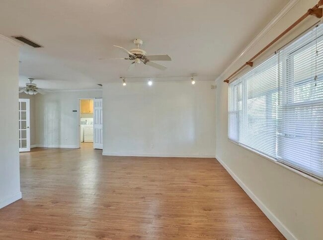 Photo - 2093 Greenwood Dr