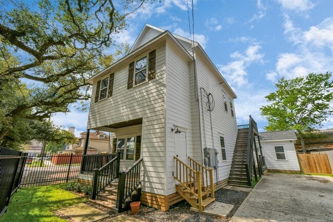 Photo - 120 Drennan St Unit 1