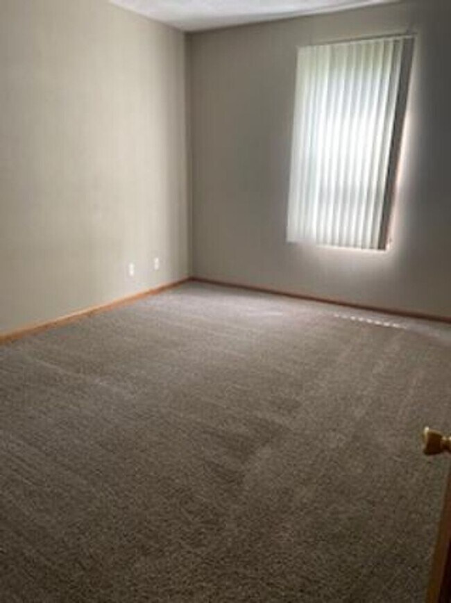 Photo - 10284 Clearwing Ln Unidad 10284 Clearwing Lane # 3 Roscoe, IL 61073