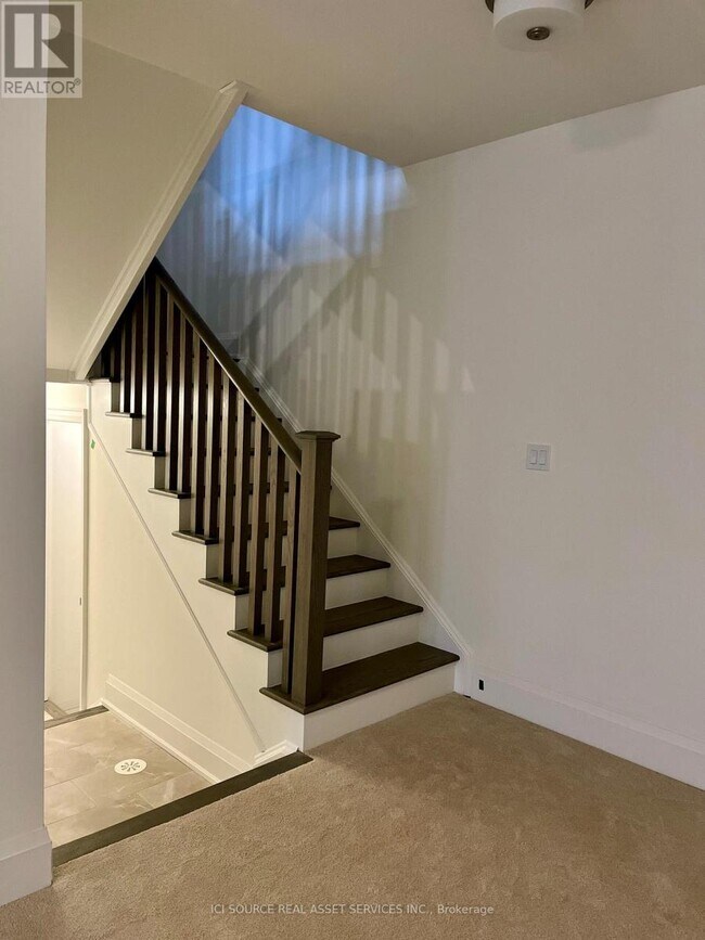 Photo - 3322 Azam Wy