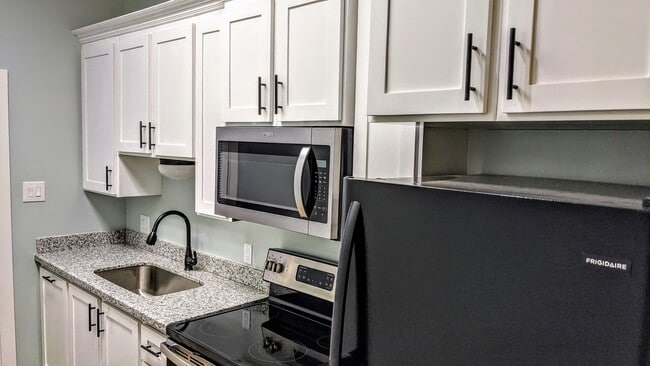 Building Photo - 919 Hendricks Ave Unit A
