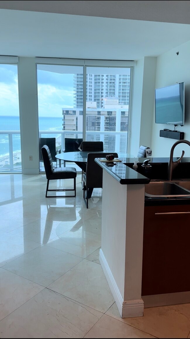 Photo - 6515 Collins Ave Unidad 1605