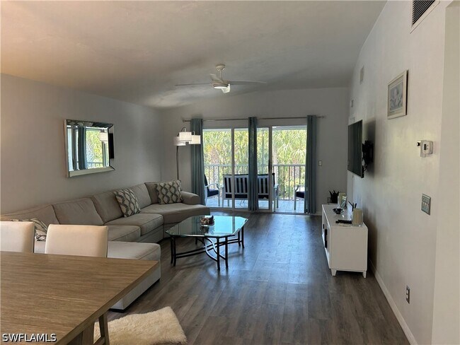 509 Roma Ct Unit 201