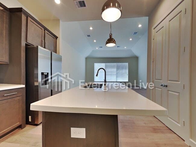 Photo - 2608 Upper Quinn Wy