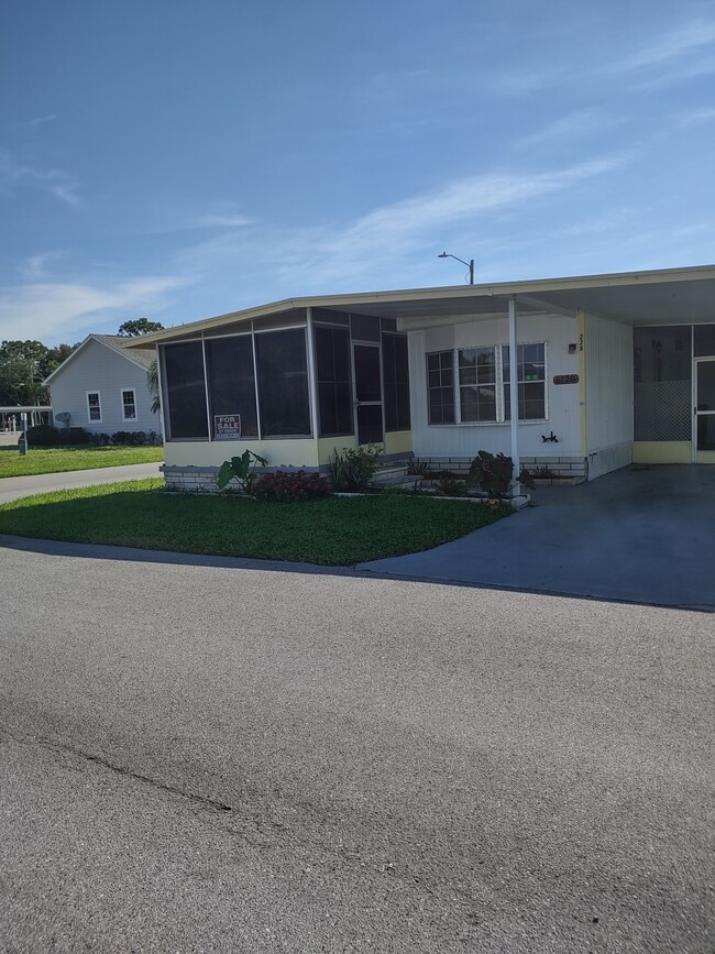 Building Photo - 6120 Biscaya Ave