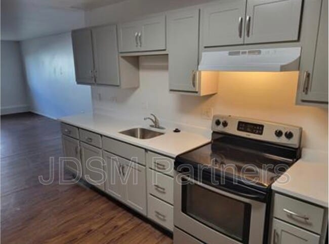 Building Photo - 5605 W Warren Ave Unit 4